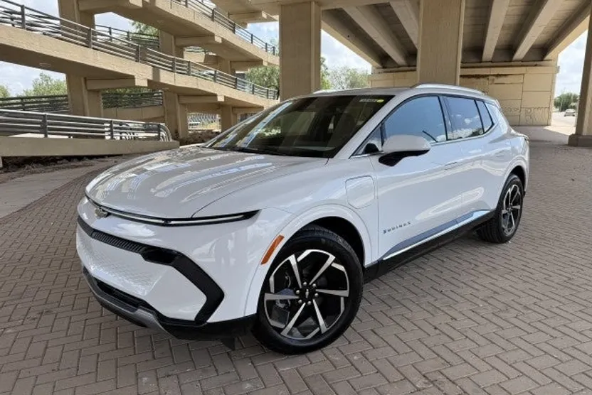 2025 Chevrolet Equinox LT photo 1