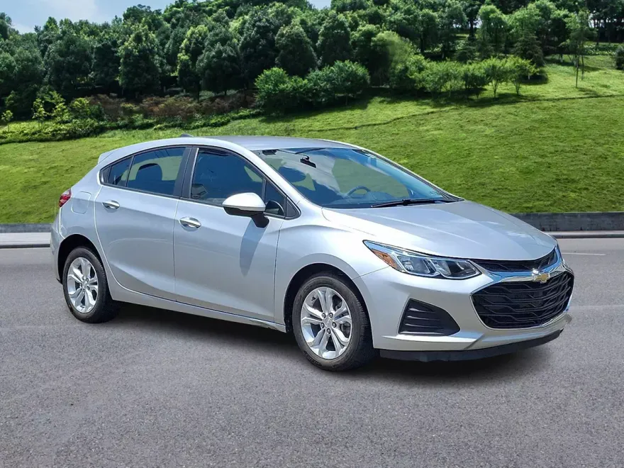 2019 Chevrolet Cruze LS photo 1