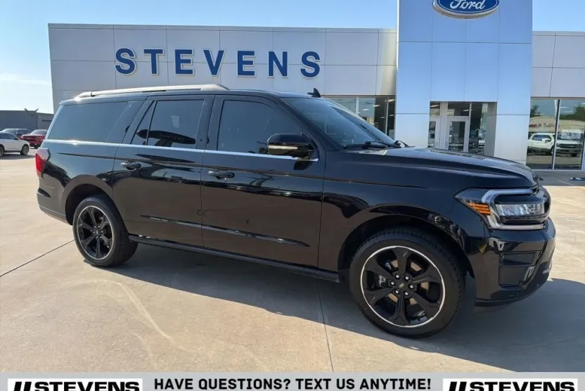 2022 Ford Expedition MAX Limited photo 1