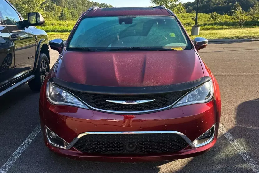 2019 Chrysler Pacifica Limited photo 1
