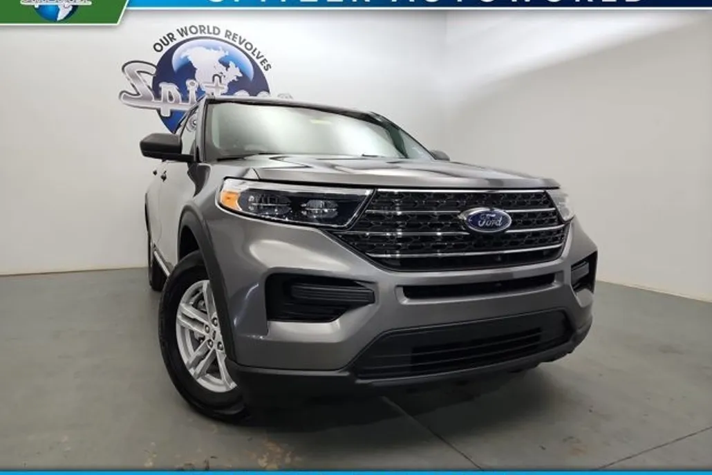 2022 Ford Explorer XLT photo 1