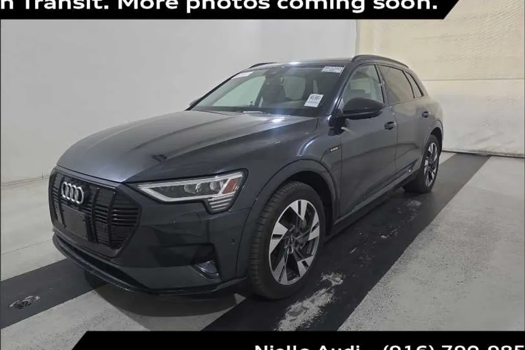 2021 Audi e-tron Premium photo 1