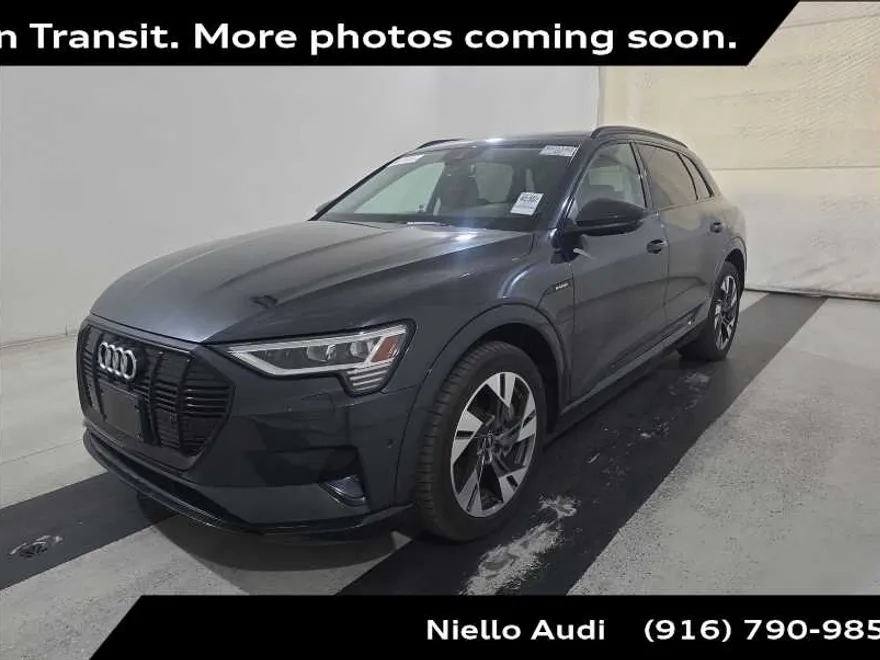 2021 Audi e-tron Premium photo 1