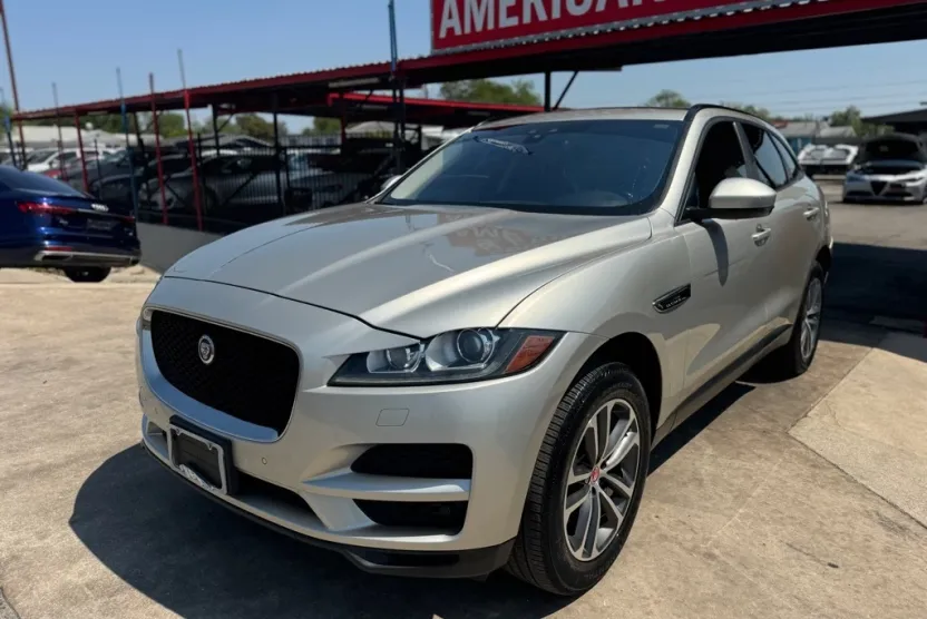 2017 Jaguar F-PACE Premium photo 1