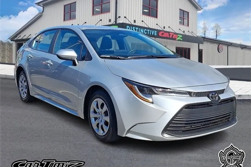 2025 Toyota Corolla LE photo 1