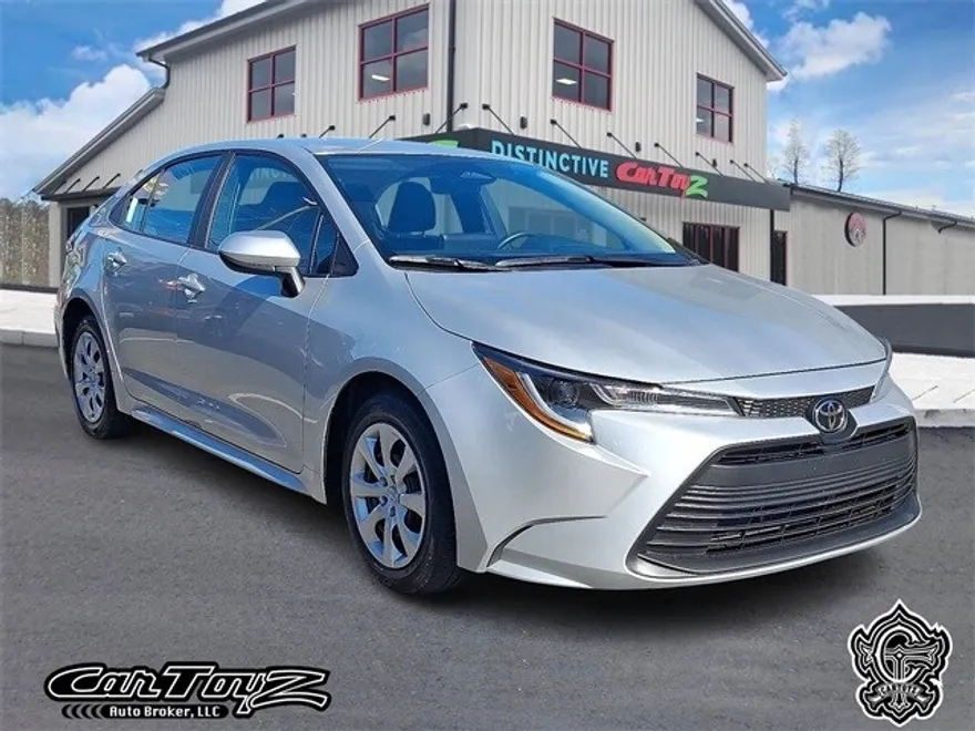 2025 Toyota Corolla LE photo 1