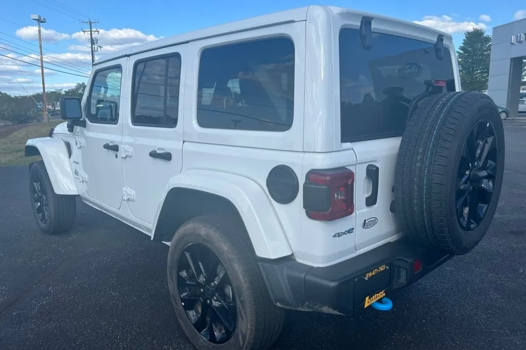 2024 Jeep Wrangler Sahara 4xe photo 1
