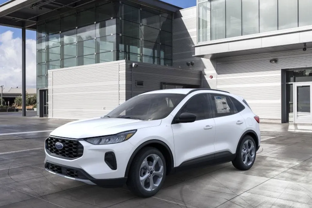 2025 Ford Escape ST-Line photo 1