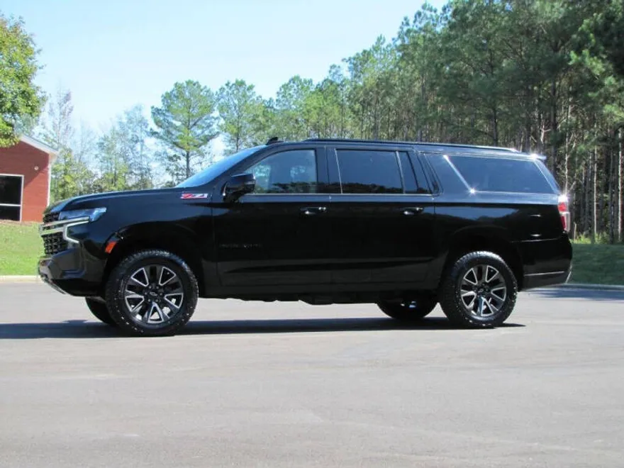 2021 Chevrolet Suburban Z71 photo 1