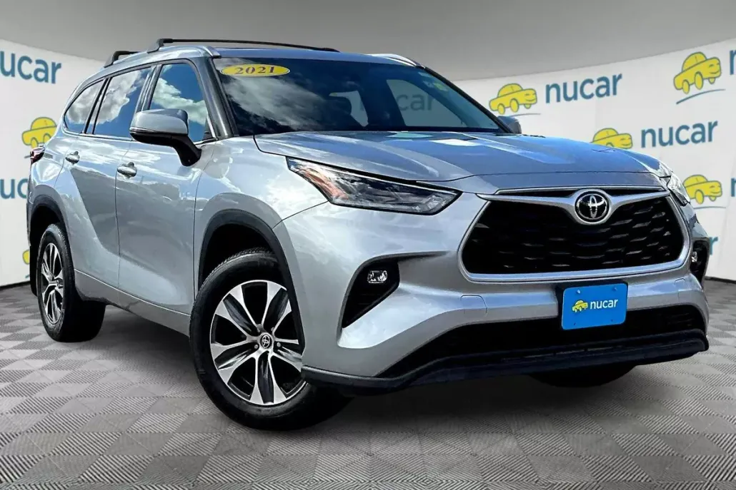 2021 Toyota Highlander XLE photo 1