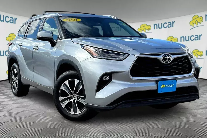 2021 Toyota Highlander XLE photo 1