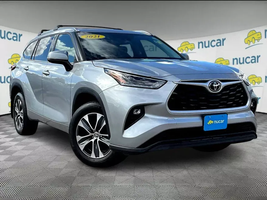 2021 Toyota Highlander XLE photo 1