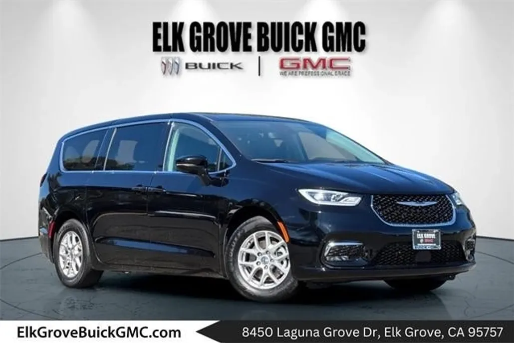 2024 Chrysler Pacifica Touring L photo 1