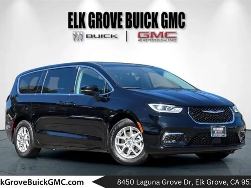 2024 Chrysler Pacifica Touring L photo 1