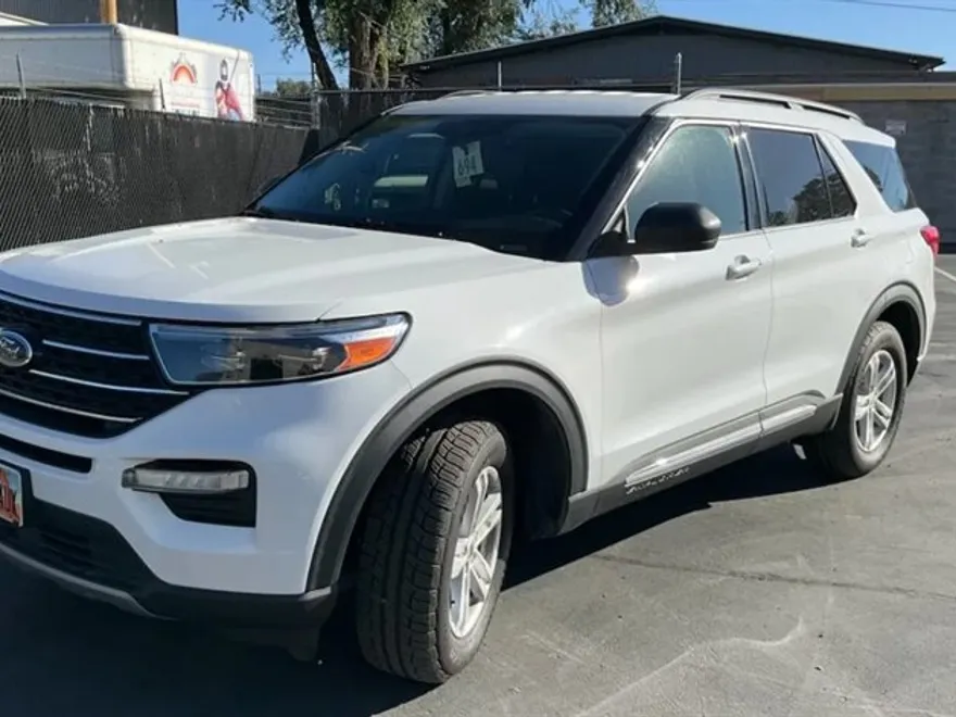 2021 Ford Explorer XLT photo 1