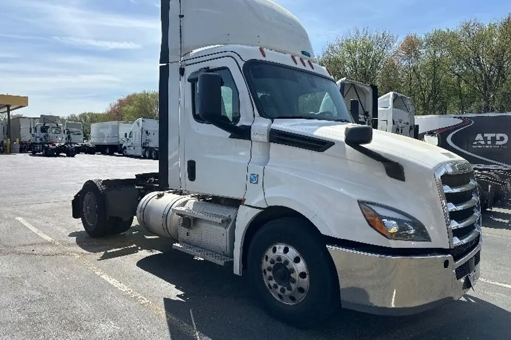 2019 Freightliner Cascadia 126" Day cab photo 1