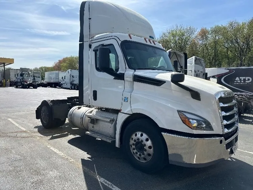 2019 Freightliner Cascadia 126" Day cab photo 1