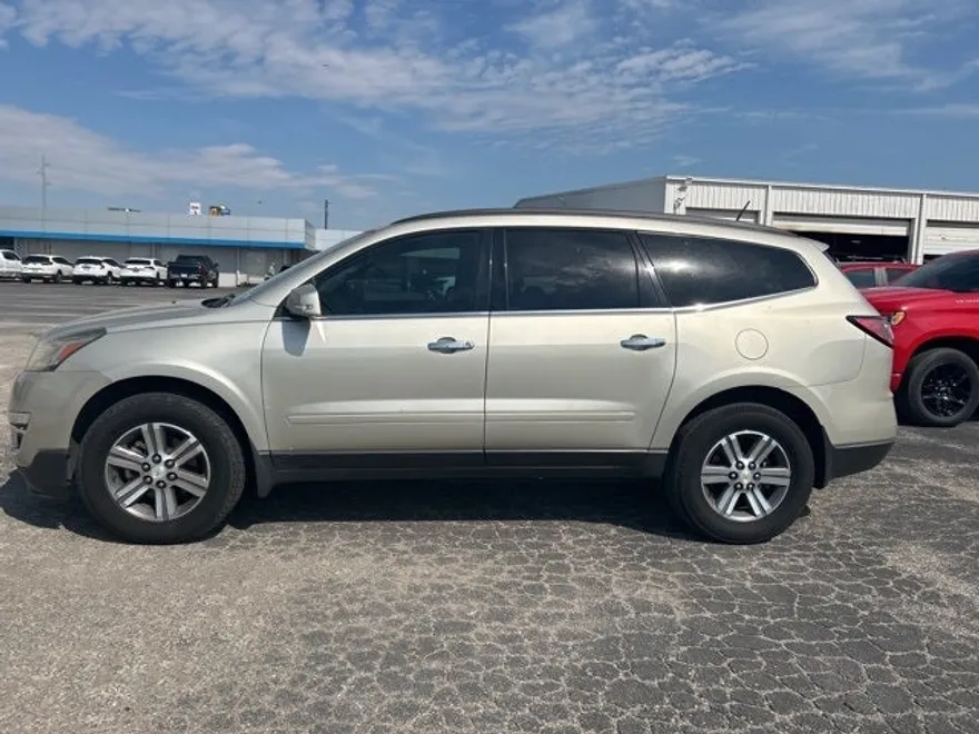 2017 Chevrolet Traverse 2LT photo 1