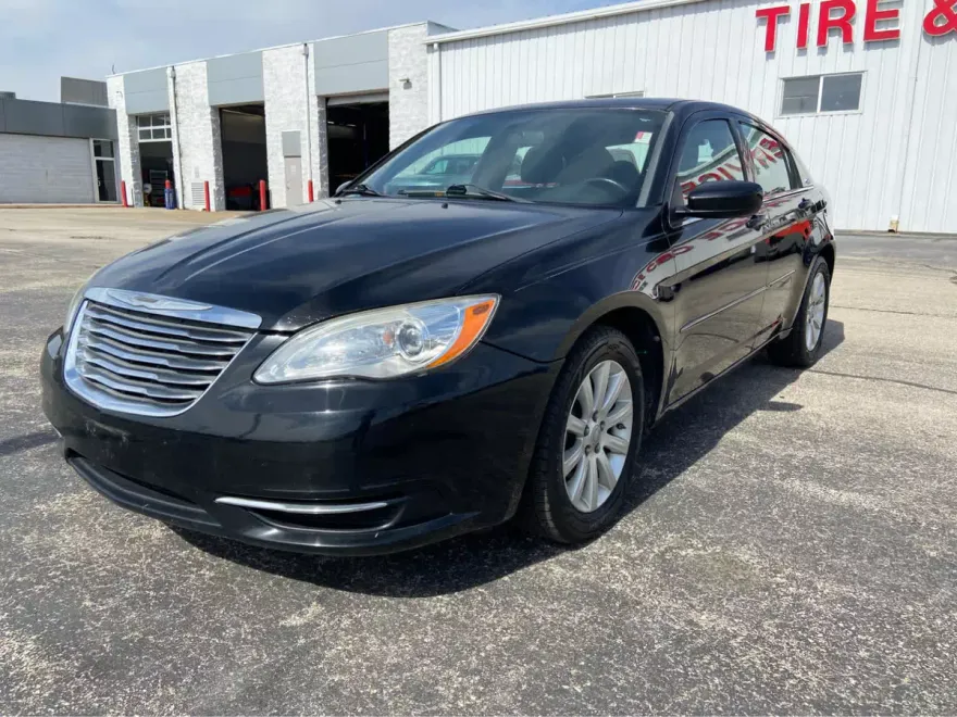 2012 Chrysler 200 Touring photo 1
