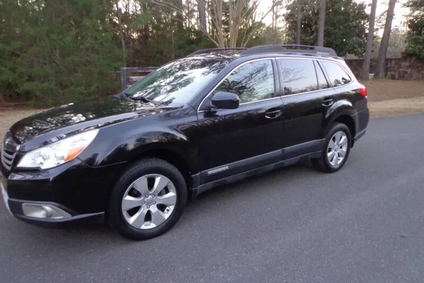 2011 Subaru Outback 2.5i Limited photo 1