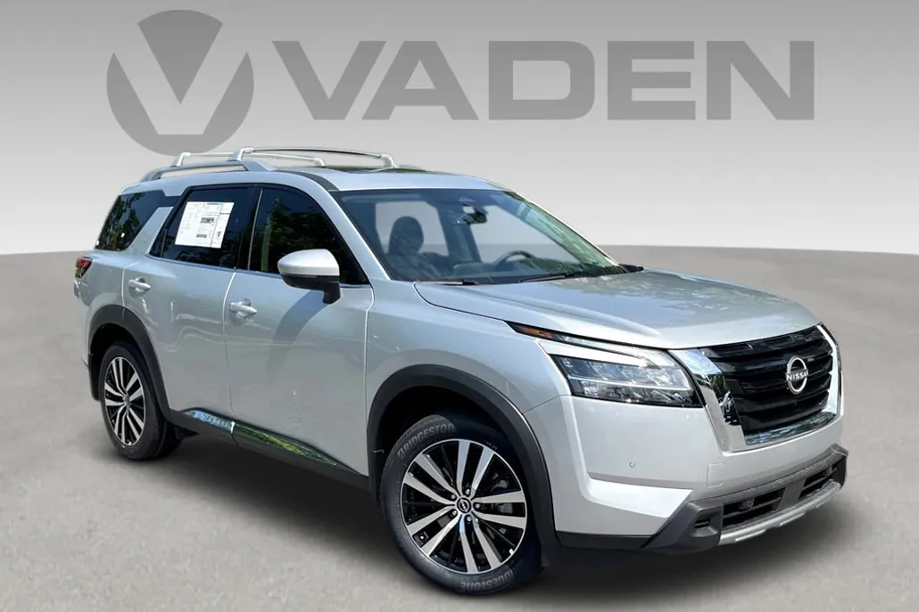 2024 Nissan Pathfinder Platinum photo 1