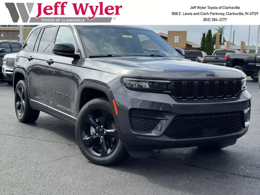 2023 Jeep Grand Cherokee Laredo photo 1
