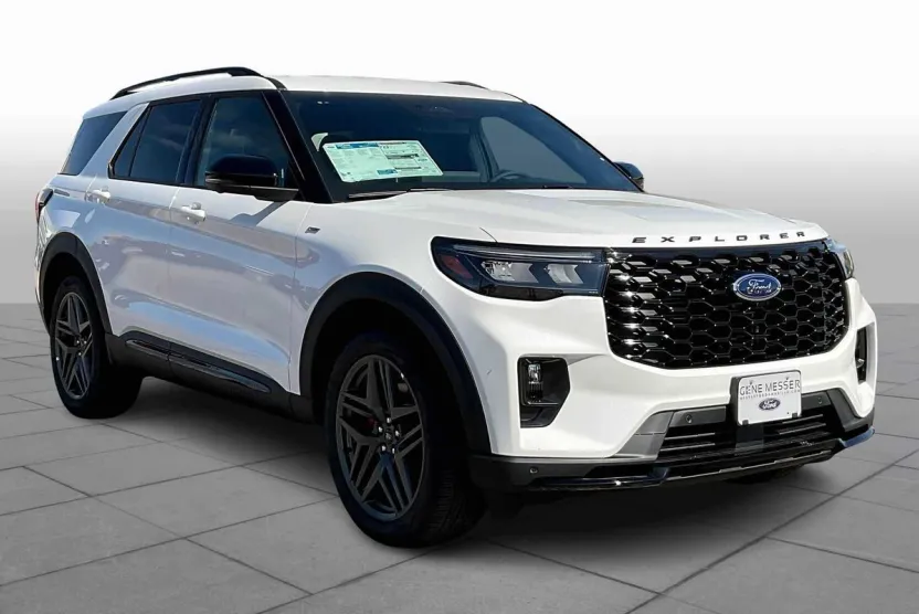 2025 Ford Explorer ST-Line photo 1