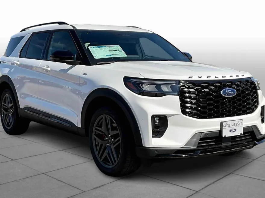 2025 Ford Explorer ST-Line photo 1