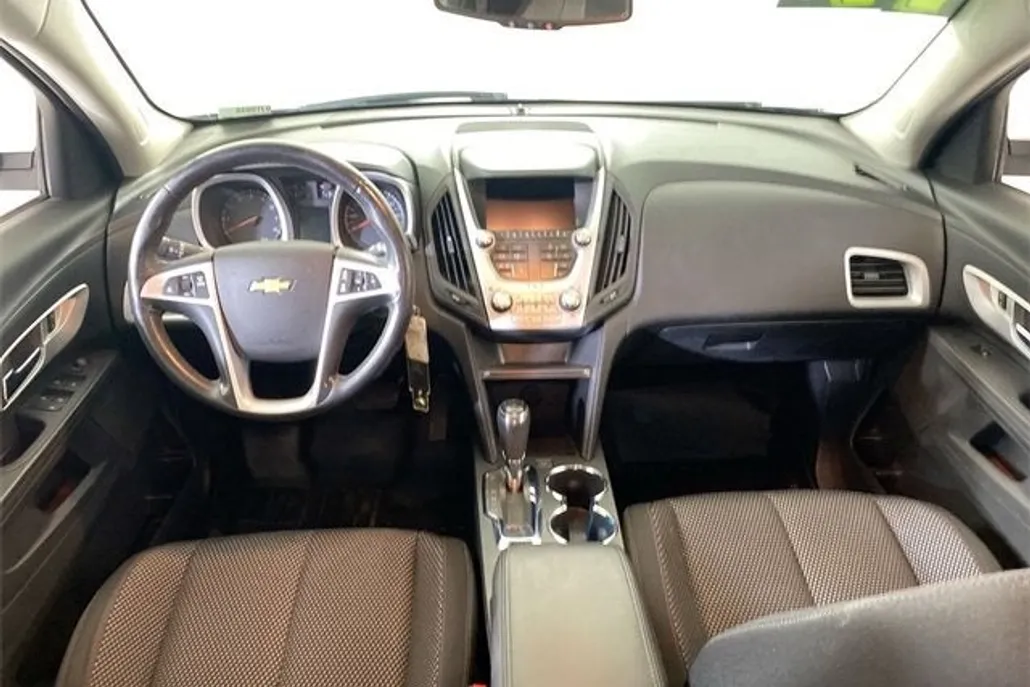 2017 Chevrolet Equinox LT photo 1