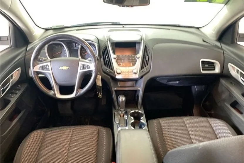 2017 Chevrolet Equinox LT photo 1