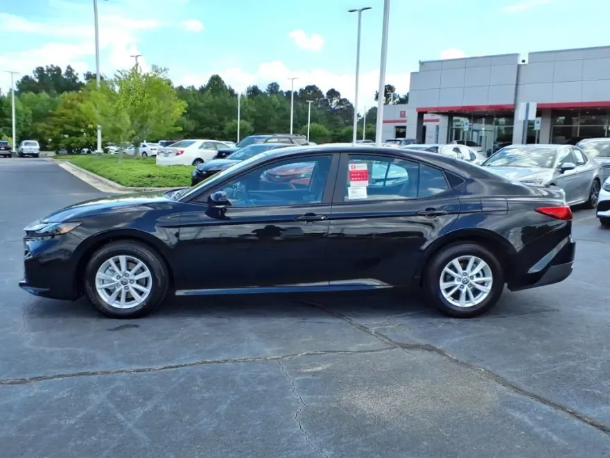 2025 Toyota Camry LE photo 1