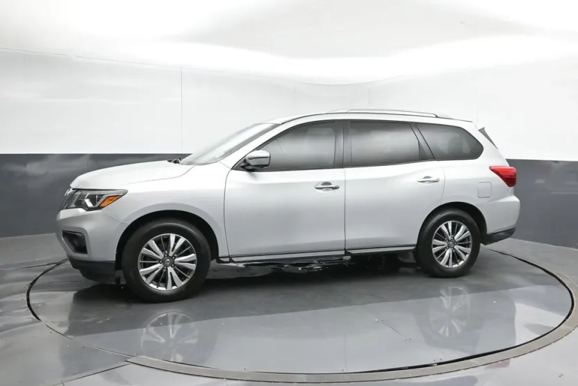 2020 Nissan Pathfinder SL photo 1