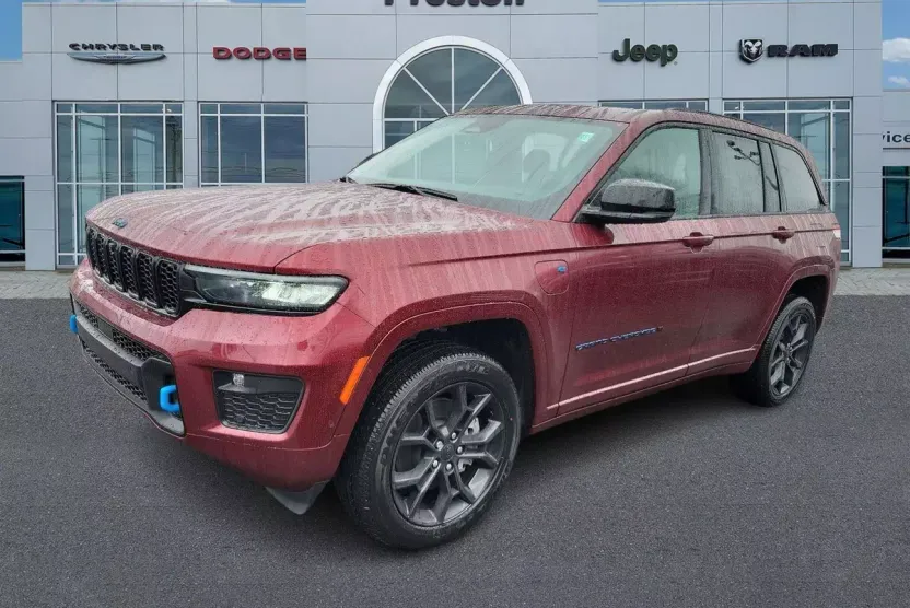 2024 Jeep Cherokee 80th Anniversary Edition photo 1