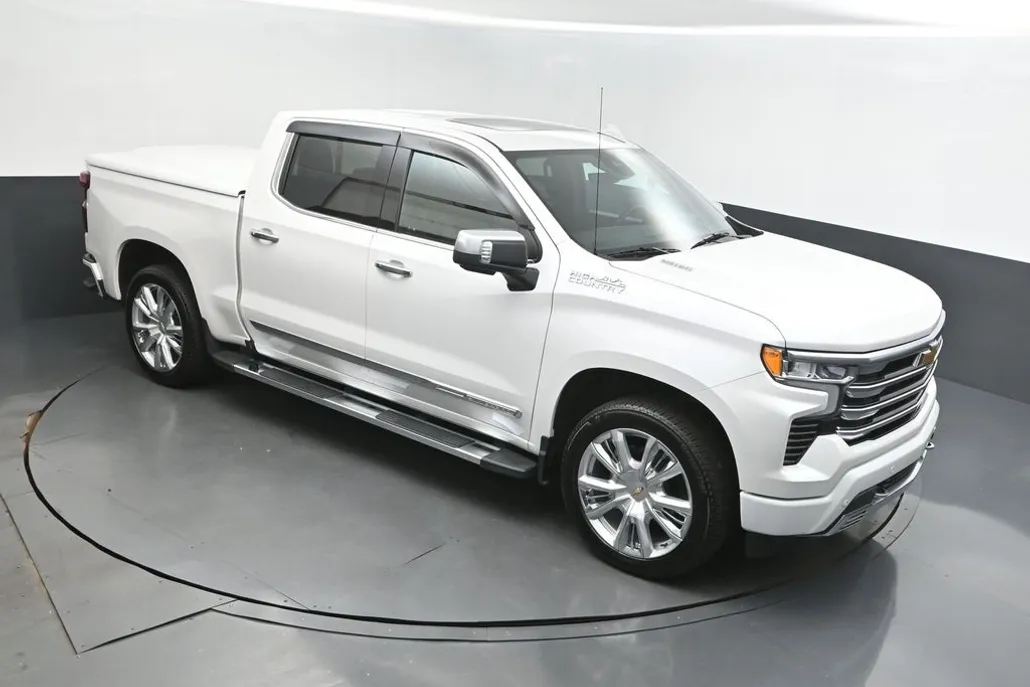 2024 Chevrolet Silverado 1500 High Country photo 1