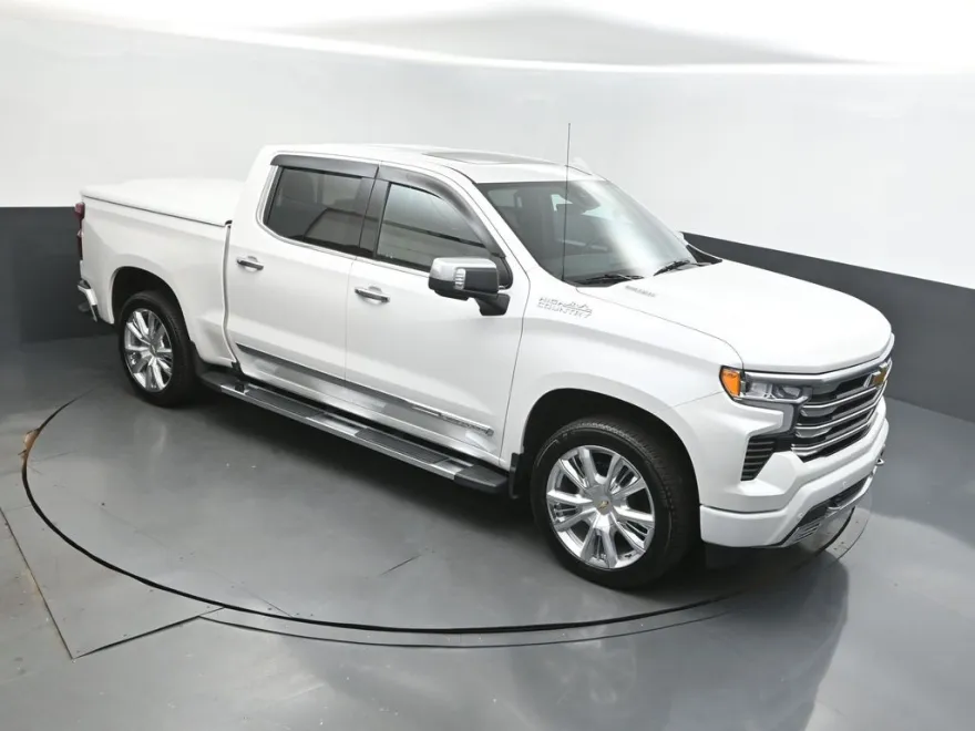 2024 Chevrolet Silverado 1500 High Country photo 1