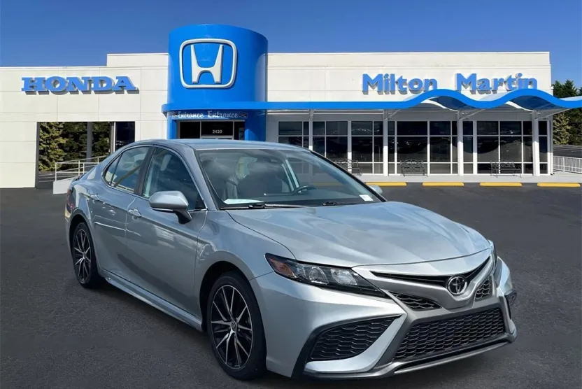 2023 Toyota Camry SE photo 1