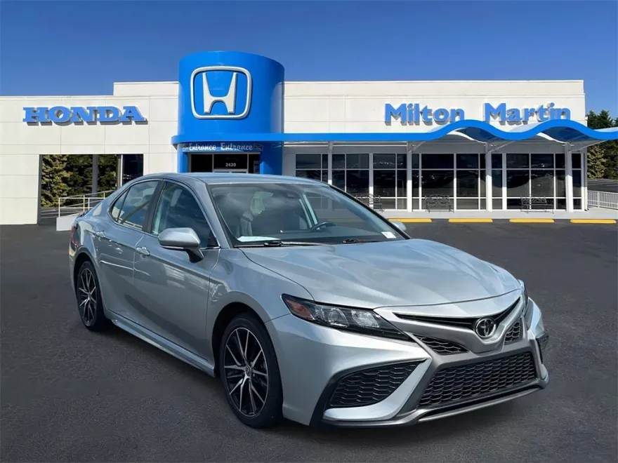 2023 Toyota Camry SE photo 1