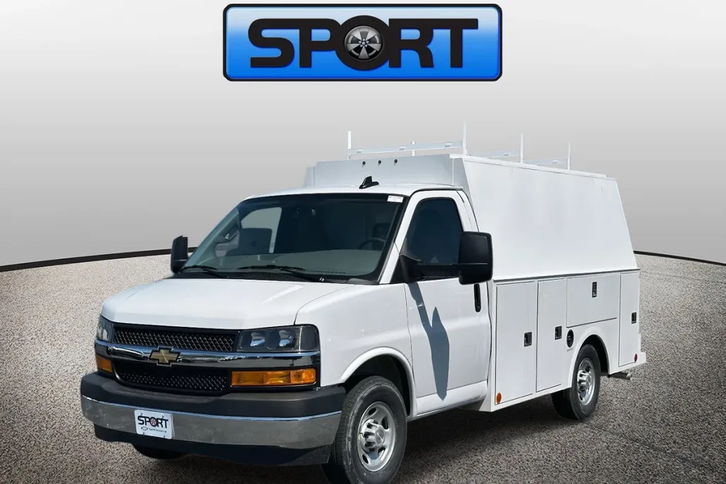 2024 Chevrolet Express Cutaway 3500 photo 1