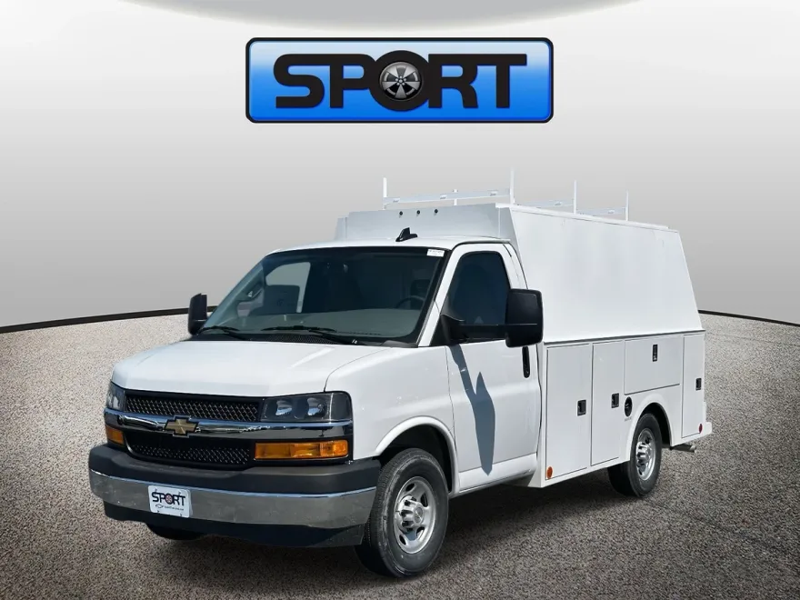 2024 Chevrolet Express Cutaway 3500 photo 1