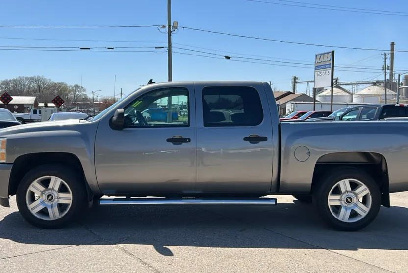 2012 Chevrolet Silverado 1500 LT photo 1