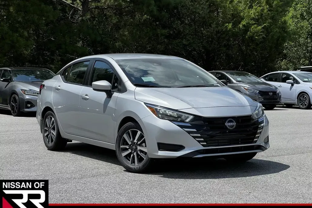 2025 Nissan Versa 1.6 SV photo 1