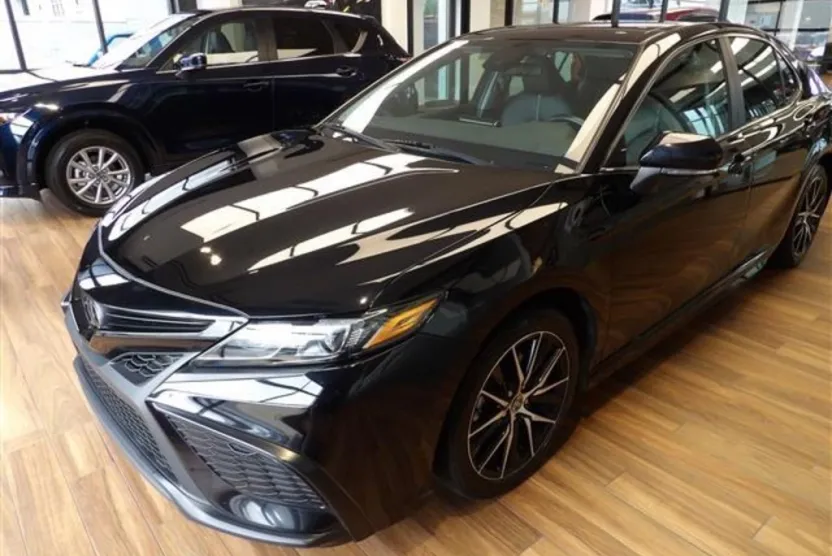 2023 Toyota Camry SE photo 1