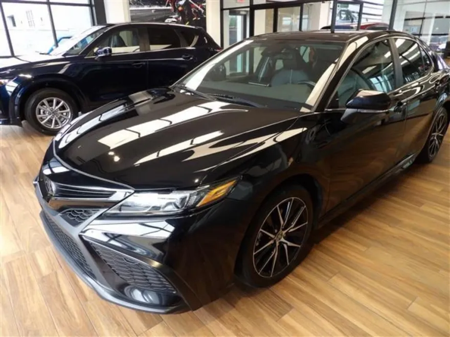 2023 Toyota Camry SE photo 1
