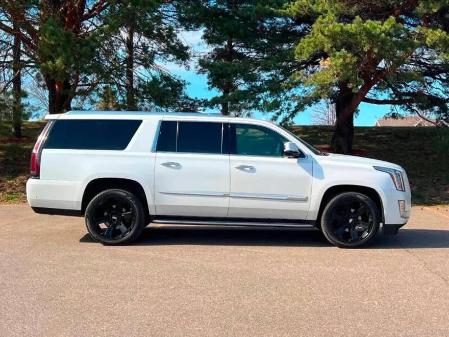 2019 Cadillac Escalade ESV Luxury photo 1