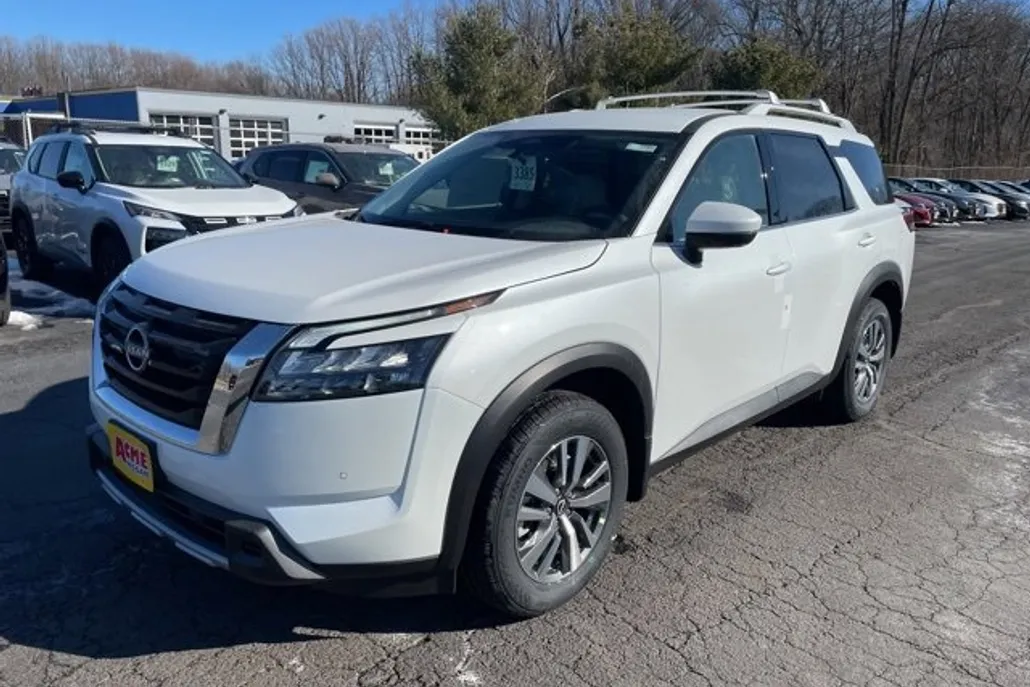 2025 Nissan Pathfinder SL photo 1