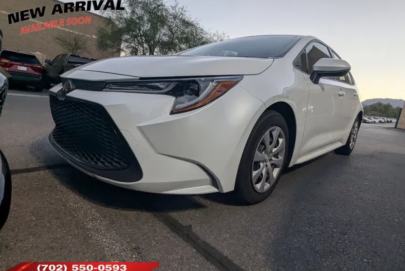 2022 Toyota Corolla LE photo 1