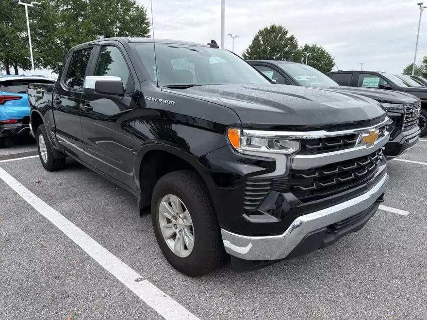 2025 Chevrolet Silverado 1500 LT photo 1