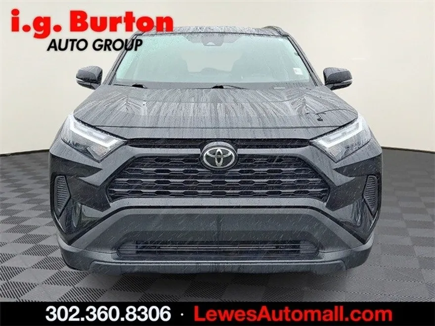 2024 Toyota RAV4 XLE photo 1