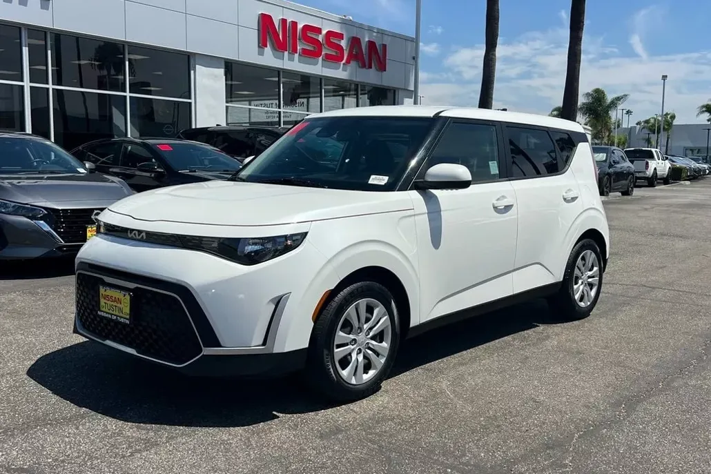 2023 Kia Soul LX photo 1