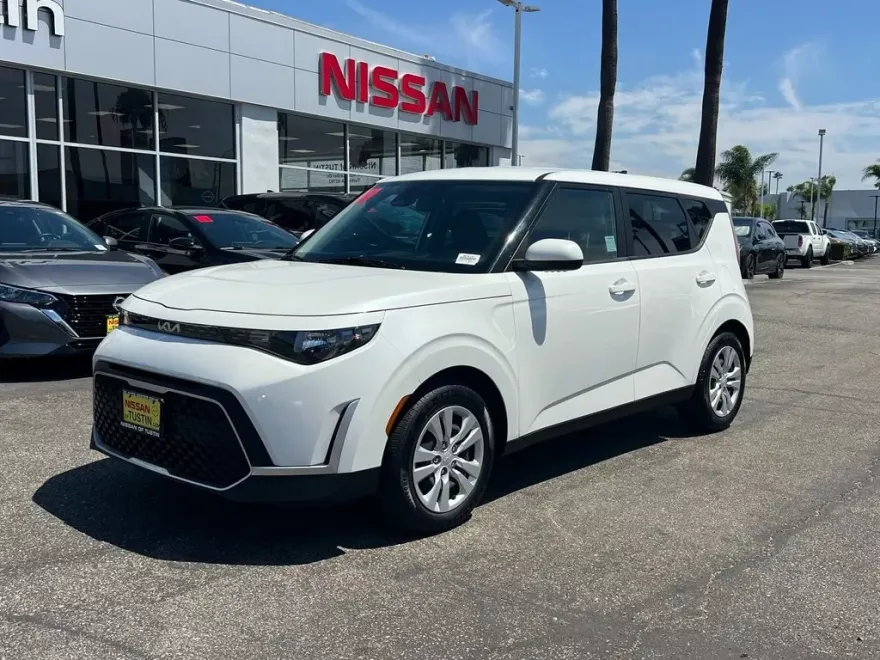 2023 Kia Soul LX photo 1